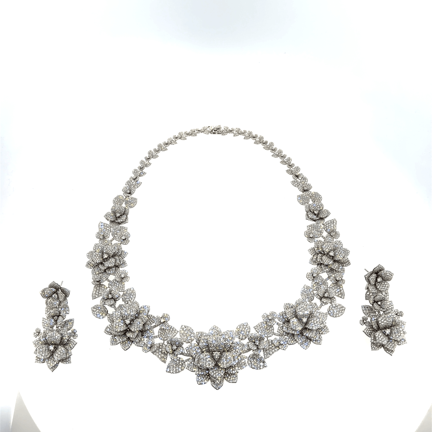 18KT WHITE GOLD DIAMOND NECKLACE