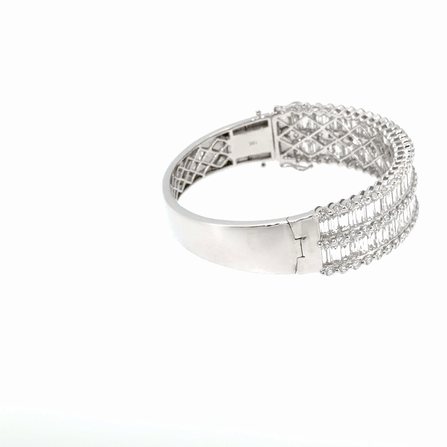 18KT WHITE GOLD DIAMOND BRACELET